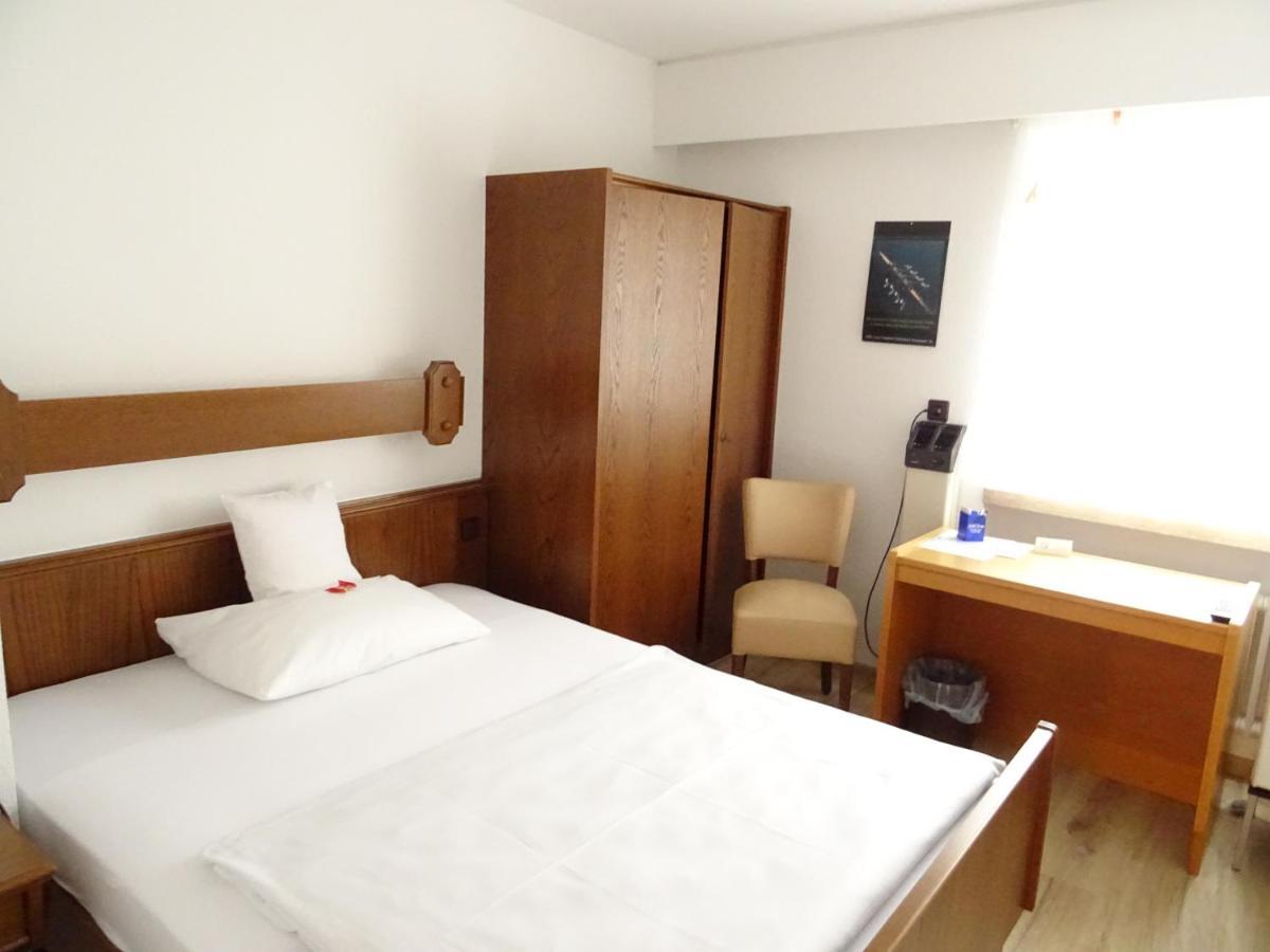 Aparthotel Zum Dom Kleinblittersdorf ภายนอก รูปภาพ