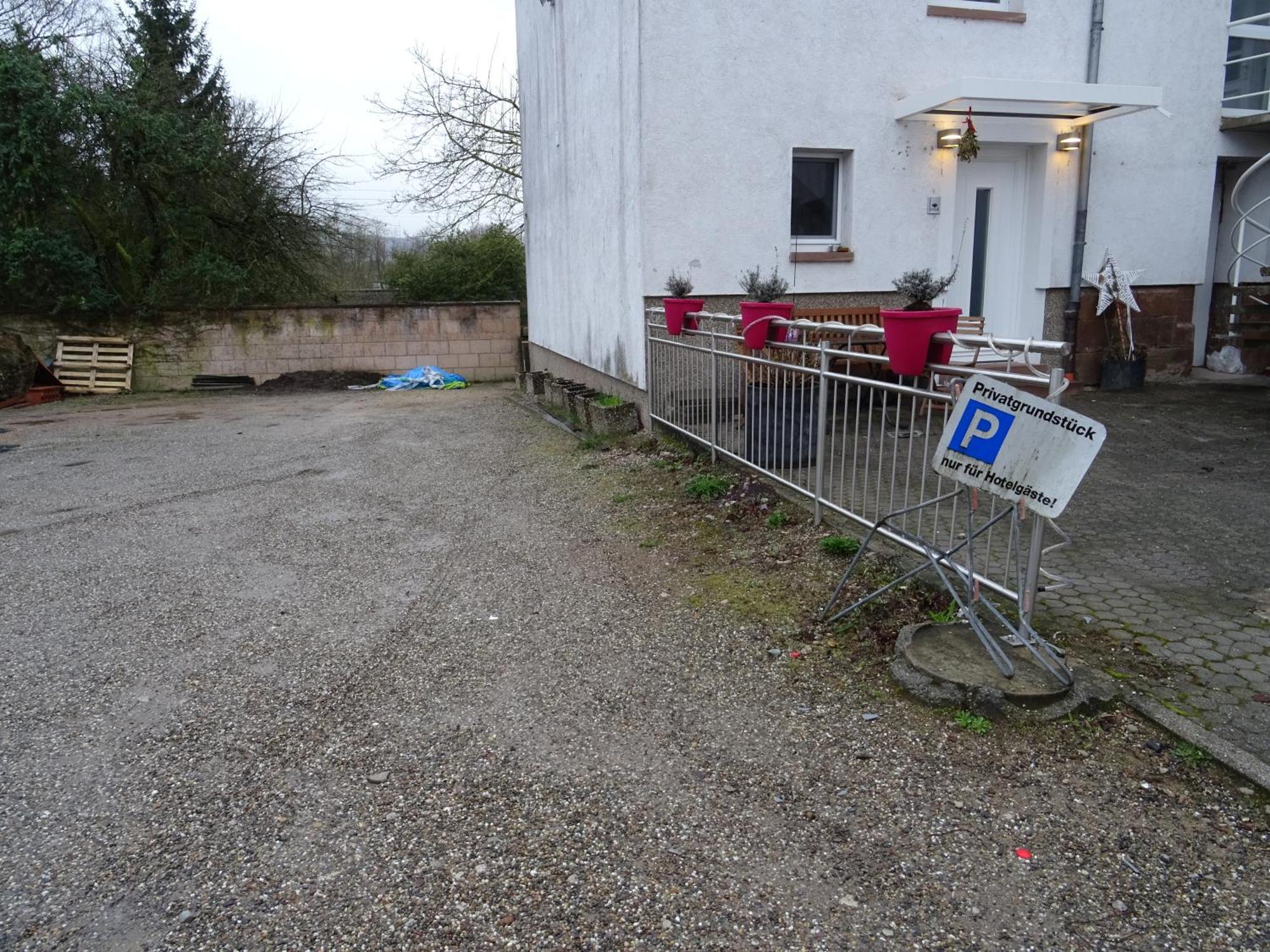 Aparthotel Zum Dom Kleinblittersdorf ภายนอก รูปภาพ